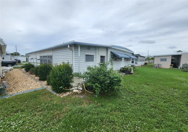 Photo 4 of Manufactured home for sale at 5317 Chateau Ln, Bradenton, FL 34207 | MLS# A4708768 | Listing updated on 2026-10-09