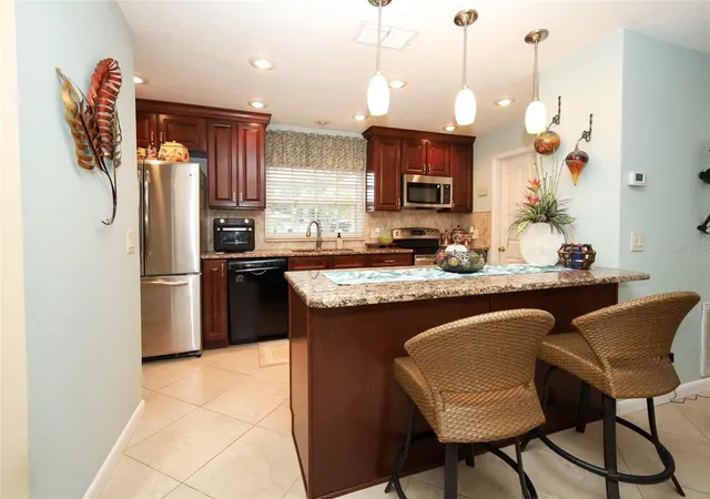 Photo 2 of Single family home for sale at 106 Poplar Pl, Longwood, FL 32750 | MLS# O6447892 | Listing updated on 2026-10-09