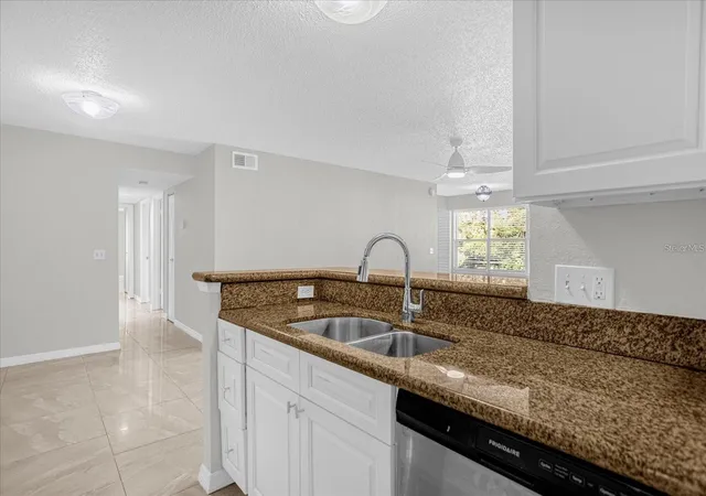 Photo 3 of Condo for sale at 5132 Conroy Rd #928, Orlando, FL 32811 | MLS# S5159014 | Listing updated on 2026-10-07