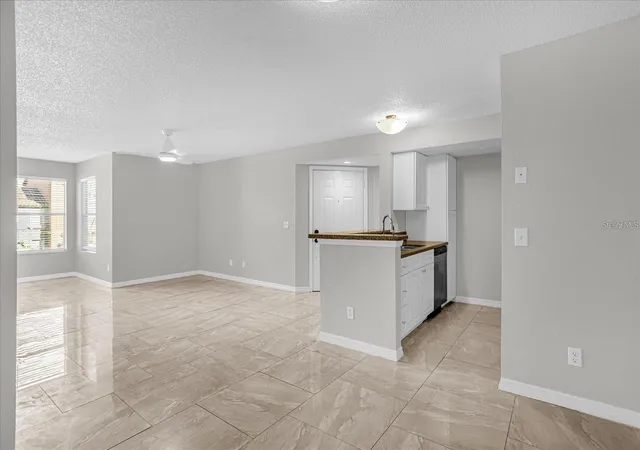 Photo 3 of Condo for sale at 5132 Conroy Rd #928, Orlando, FL 32811 | MLS# S5159014 | Listing updated on 2026-10-07