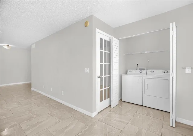Photo 4 of Condo for sale at 5132 Conroy Rd #928, Orlando, FL 32811 | MLS# S5159014 | Listing updated on 2026-10-07