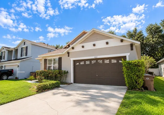 Photo 2 of Single family home for sale at 1523 Blue Horizon Dr, Clermont, FL 34714 | MLS# OM733590 | Listing updated on 2026-10-08