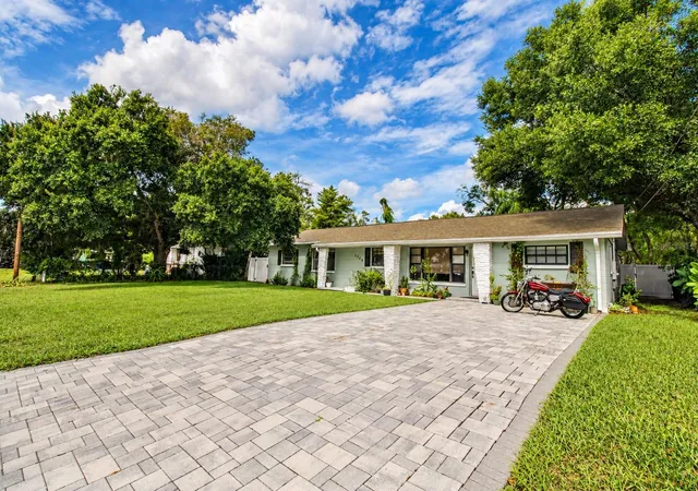 Photo 2 of Single family home for sale at 1204 E North St, Tampa, FL 33604 | MLS# TB8555685 | Listing updated on 2026-10-08