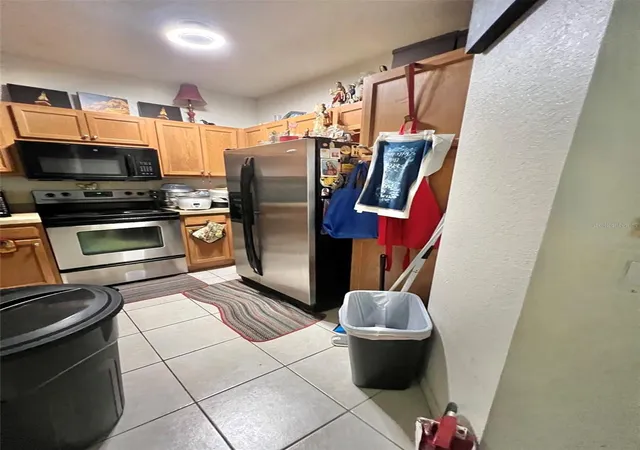 Photo 3 of Townhouse for sale at 2388 Grand Central Pkwy #2, Orlando, FL 32839 | MLS# O6447903 | Listing updated on 2026-10-08