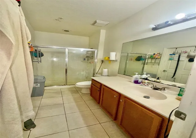 Photo 4 of Townhouse for sale at 2388 Grand Central Pkwy #2, Orlando, FL 32839 | MLS# O6447903 | Listing updated on 2026-10-08