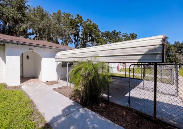 Photo 4 of Single family home for sale at 8205 Esperanza St, Orlando, FL 32817 | MLS# O6447907 | Listing updated on 2026-10-28