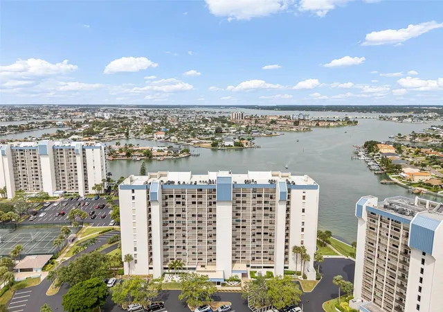 Photo 4 of Condo for sale at 9425 Blind Pass Rd #1006, St Pete Beach, FL 33706 | MLS# W7890158 | Listing updated on 2026-10-07