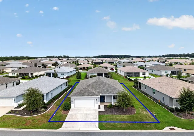 Photo 3 of Single family home for sale at 9012 SW 75th Loop, Ocala, FL 34481 | MLS# OM733592 | Listing updated on 2026-10-08
