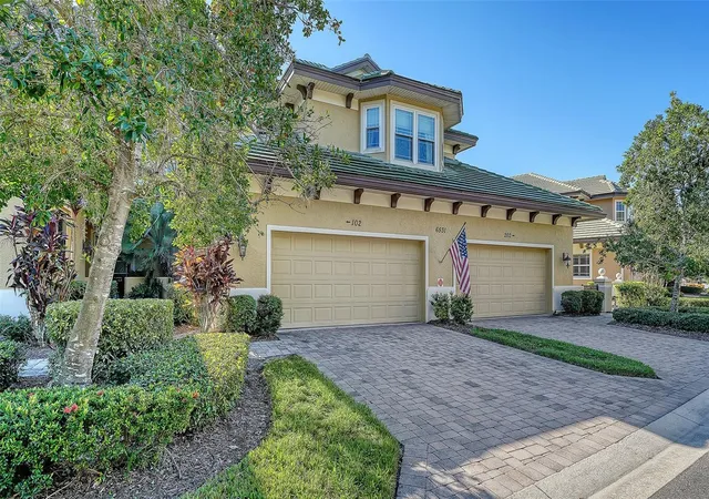 Listing Photo 5 - Condo for sale in building located at 6531 Moorings Pt Cir, LAKEWOOD RANCH, FL 34202 - Unit #102
