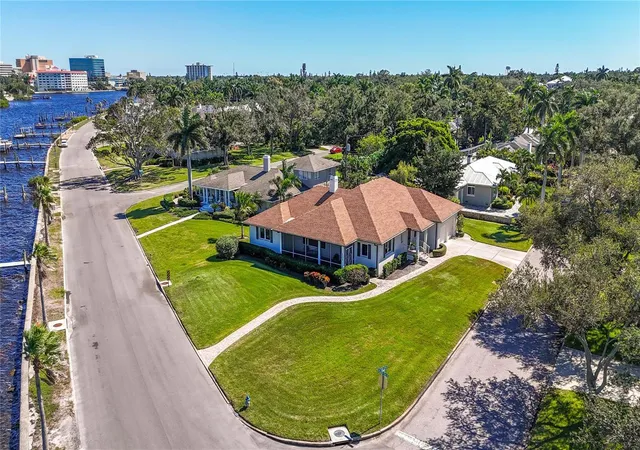 Photo 3 of Single family home for sale at 2305 Riverview Blvd, Bradenton, FL 34205 | MLS# A4708776 | Listing updated on 2026-10-30
