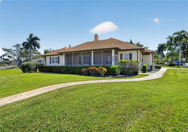 Photo 4 of Single family home for sale at 2305 Riverview Blvd, Bradenton, FL 34205 | MLS# A4708776 | Listing updated on 2026-10-30
