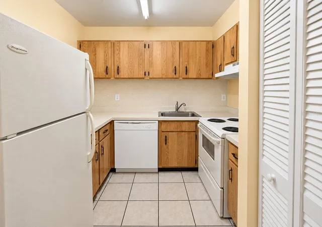 Photo 3 of Condo for sale at 2625 State Rd 590 #1724, Clearwater, FL 33759 | MLS# TB8555715 | Listing updated on 2026-10-07