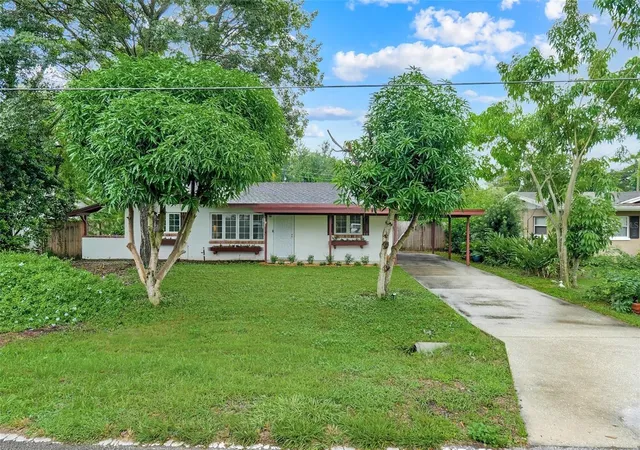 Photo 2 of Single family home for sale at 3607 S Crystal Lake Dr, Orlando, FL 32806 | MLS# G5118753 | Listing updated on 2026-10-09