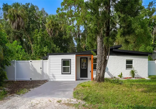Photo 1 of Single family home for sale at 272 36th Street Ct E, PALMETTO, FL 34221 | MLS# TB8555724 | Listing updated on 2026-10-07
