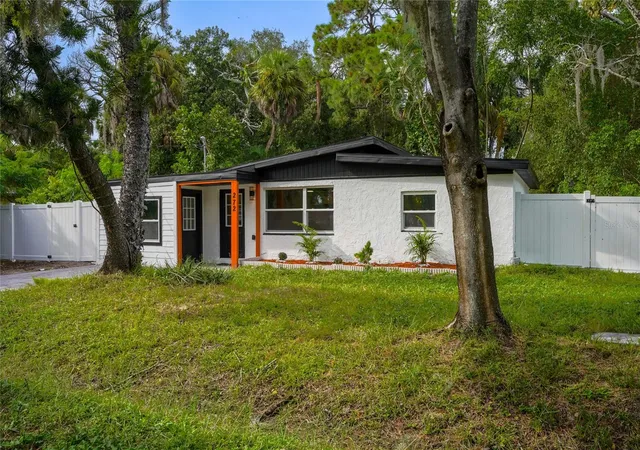 Photo 2 of Single family home for sale at 272 36th Street Ct E, PALMETTO, FL 34221 | MLS# TB8555724 | Listing updated on 2026-10-07