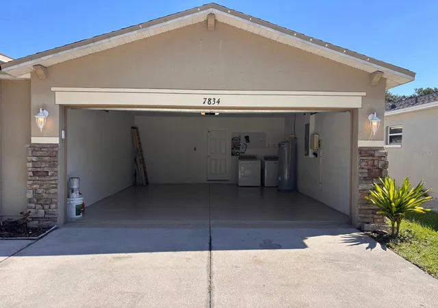 Photo 1 of Single family home for sale at 7834 Carriage Pointe Dr, Gibsonton, FL 33534 | MLS# TB8555725 | Listing updated on 2026-10-15