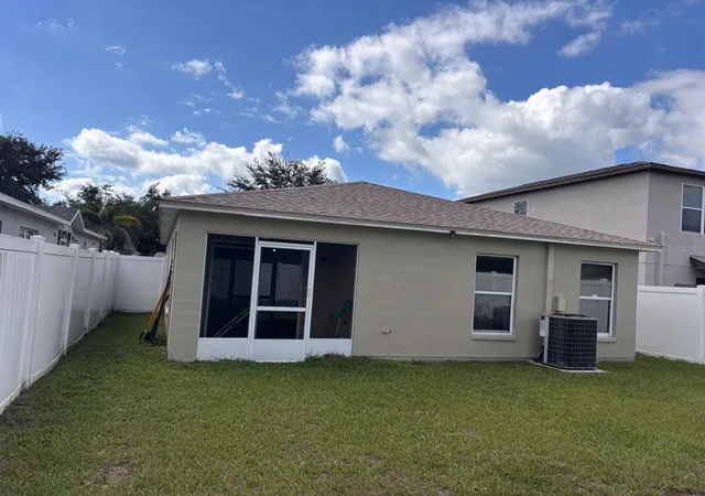 Photo 2 of Single family home for sale at 7834 Carriage Pointe Dr, Gibsonton, FL 33534 | MLS# TB8555725 | Listing updated on 2026-10-15