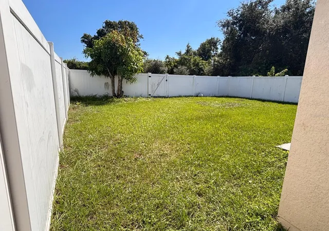 Photo 4 of Single family home for sale at 7834 Carriage Pointe Dr, Gibsonton, FL 33534 | MLS# TB8555725 | Listing updated on 2026-10-15