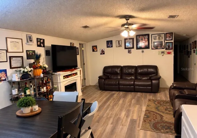 Photo 4 of Manufactured home for sale at 11522 North St, Gibsonton, FL 33534 | MLS# TB8555732 | Listing updated on 2026-10-08