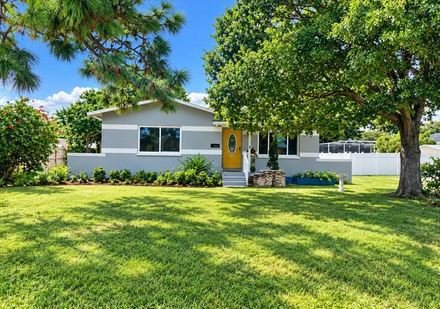 Photo 2 of Single family home for sale at 2930 29th Street N, Saint Petersburg, FL 33713 | MLS# TB8555740 | Listing updated on 2026-10-08
