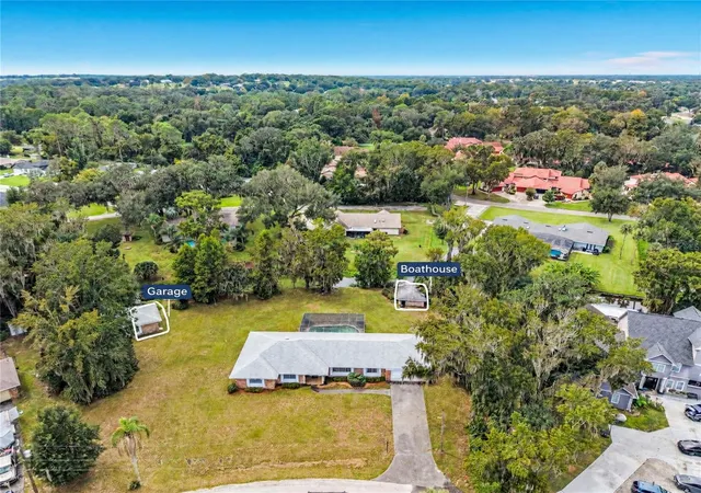 Photo 3 of Single family home for sale at 8038 Spring Dr, Yalaha, FL 34797 | MLS# G5118761 | Listing updated on 2026-10-10