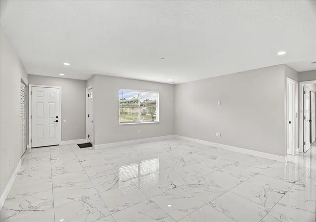 Photo 4 of Single family home for sale at 568 Tulane Dr, Altamonte Springs, FL 32714 | MLS# O6447962 | Listing updated on 2026-10-09