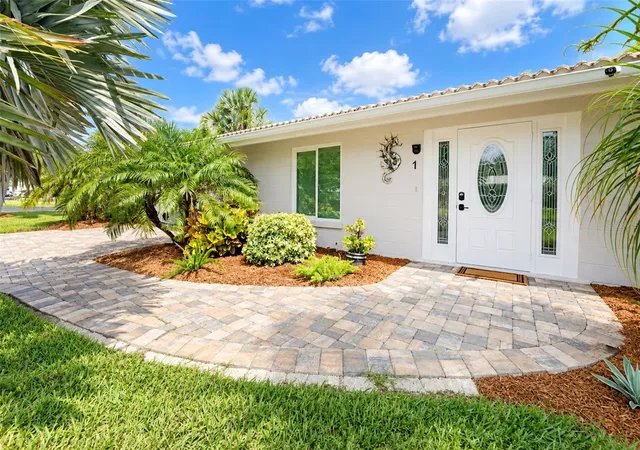 Photo 3 of Single family home for sale at 1 Oakwood Dr N #1, Englewood, FL 34223 | MLS# C7531676 | Listing updated on 2026-10-08