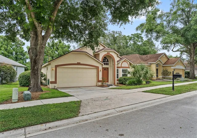 Photo 2 of Single family home for sale at 2955 Sabel Oak Pl, Oviedo, FL 32765 | MLS# TB8555766 | Listing updated on 2026-10-08