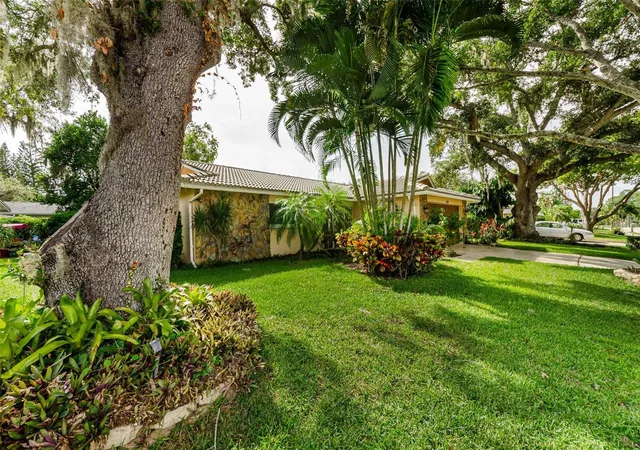 Photo 3 of Single family home for sale at 1529 E Dorchester Dr, Palm Harbor, FL 34684 | MLS# TB8555772 | Listing updated on 2026-10-08
