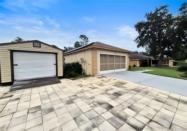 Photo 2 of Single family home for sale at 902 Greenbelt Cir, Brandon, FL 33510 | MLS# TB8555775 | Listing updated on 2026-10-20