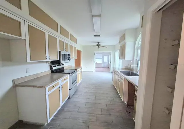 Photo 4 of Single family home for sale at 902 Greenbelt Cir, Brandon, FL 33510 | MLS# TB8555775 | Listing updated on 2026-10-08