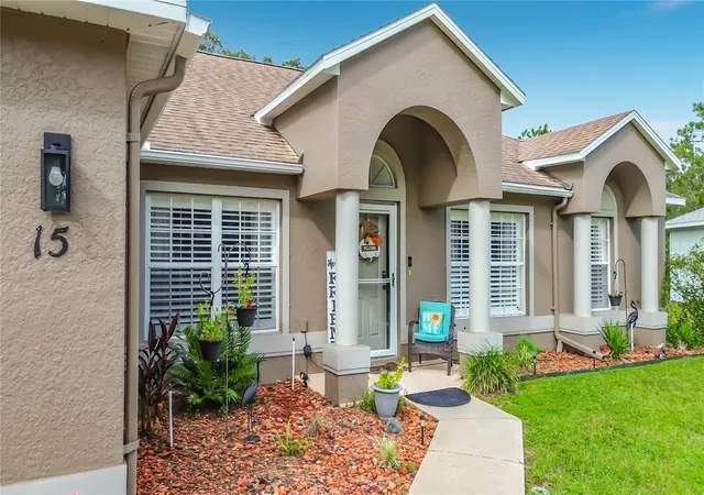 Photo 3 of Single family home for sale at 15 Pitcairn Ct, Homosassa, FL 34446 | MLS# W7890162 | Listing updated on 2026-10-08