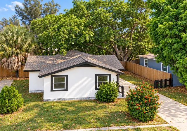 Photo 1 of Single family home for sale at 1843 Quincy St S, Saint Petersburg, FL 33711 | MLS# TB8555790 | Listing updated on 2026-10-16