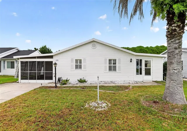 Single family home for sale at 1124 Del Toro Dr, LADY LAKE, FL 32159 | MLS# OM733612