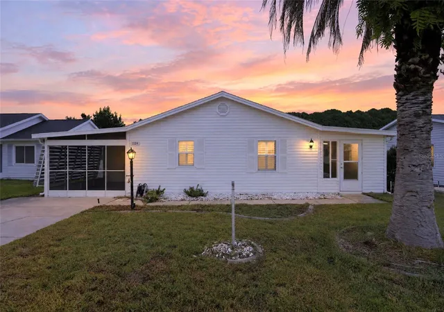 Photo 2 of Single family home for sale at 1124 Del Toro Dr, Lady Lake, FL 32159 | MLS# OM733612 | Listing updated on 2026-10-08