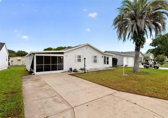 Photo 3 of Single family home for sale at 1124 Del Toro Dr, Lady Lake, FL 32159 | MLS# OM733612 | Listing updated on 2026-10-08