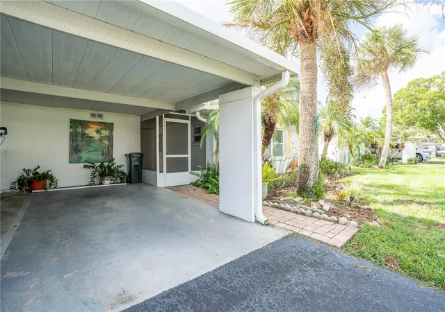 Photo 4 of Condo for sale at 506 Cameo Dr, Lakeland, FL 33803 | MLS# L4965612 | Listing updated on 2026-10-11