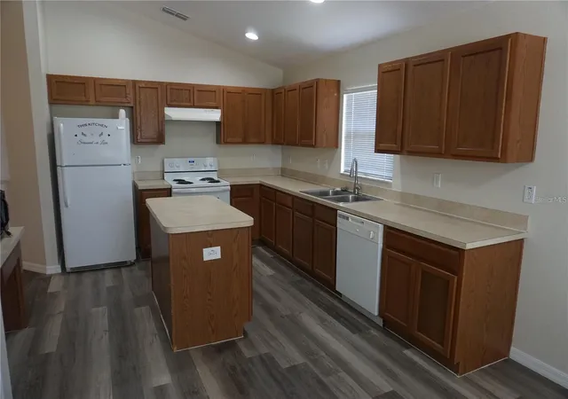 Photo 3 of Single family home for sale at 1084 Bluegrass Dr, Groveland, FL 34736 | MLS# O6448002 | Listing updated on 2026-10-08