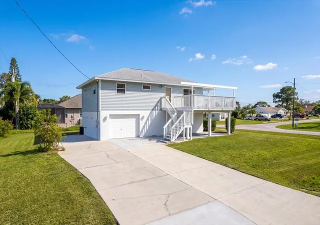 Photo 3 of Single family home for sale at 4104 Strombus Rd, Venice, FL 34293 | MLS# N6146102 | Listing updated on 2026-10-15