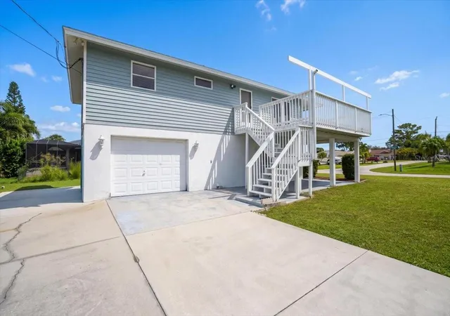 Photo 3 of Single family home for sale at 4104 Strombus Rd, Venice, FL 34293 | MLS# N6146102 | Listing updated on 2026-10-15
