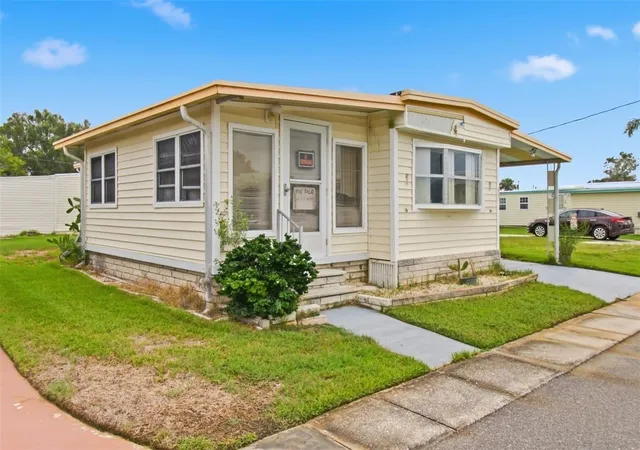 Photo 3 of Manufactured home for sale at 65 Schooner Dr #65, Palm Harbor, FL 34683 | MLS# TB8555805 | Listing updated on 2026-10-09
