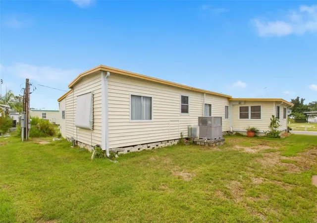 Photo 4 of Manufactured home for sale at 65 Schooner Dr #65, Palm Harbor, FL 34683 | MLS# TB8555805 | Listing updated on 2026-10-09