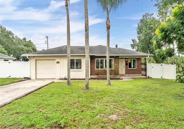 Single family home for sale at 1330 Auburn St, LAKELAND, FL 33801 | MLS# L4965614