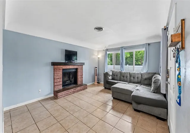 Photo 2 of Single family home for sale at 1330 Auburn St, Lakeland, FL 33801 | MLS# L4965614 | Listing updated on 2026-10-08