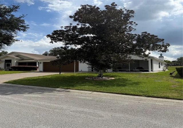 Photo 3 of Single family home for sale at 24907 Cranes Roost Cir, Leesburg, FL 34748 | MLS# G5118770 | Listing updated on 2026-10-08