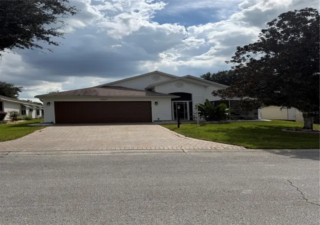 Photo 3 of Single family home for sale at 24907 Cranes Roost Cir, Leesburg, FL 34748 | MLS# G5118770 | Listing updated on 2026-10-08