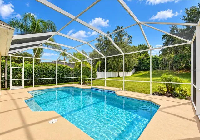 Photo 4 of Single family home for sale at 5104 Whispering Leaf Trl, Valrico, FL 33596 | MLS# TB8555813 | Listing updated on 2026-10-09