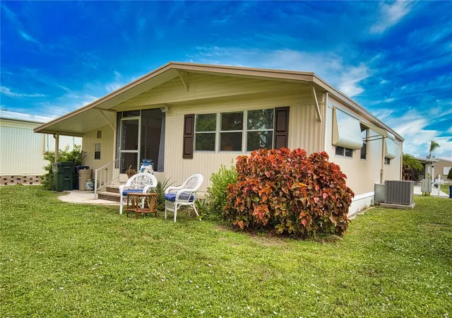 Photo 3 of Manufactured home for sale at 236 N Fiji Cir, Englewood, FL 34223 | MLS# N6146103 | Listing updated on 2026-10-10