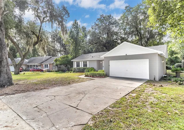Photo 3 of Single family home for sale at 432 Hickory Rd, Apopka, FL 32712 | MLS# O6448020 | Listing updated on 2026-10-08
