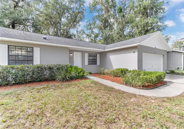 Photo 4 of Single family home for sale at 432 Hickory Rd, Apopka, FL 32712 | MLS# O6448020 | Listing updated on 2026-10-08